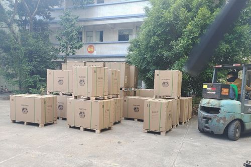 Laatste bedrijfscasus over 1 * 40HQ container van Ice Cube Maker / back bar koeler voor Fiji Client