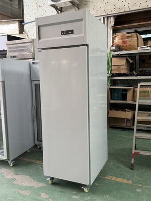 1-deurs Verticale vriezer Commercieel restaurant Koelkast Bakkerij Koelkast met dienstrokjes